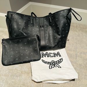 MCM black reversible shopper. A removable zip pouch can be worn as a wristlet.